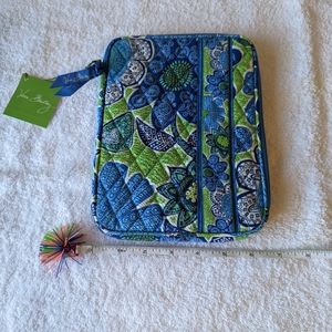 Vera Bradley E-reader/Tablet Case in Retired Blue/Green Doodle Daisy - NWT